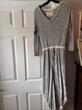 Anthropology, Saturday, Sunday dress